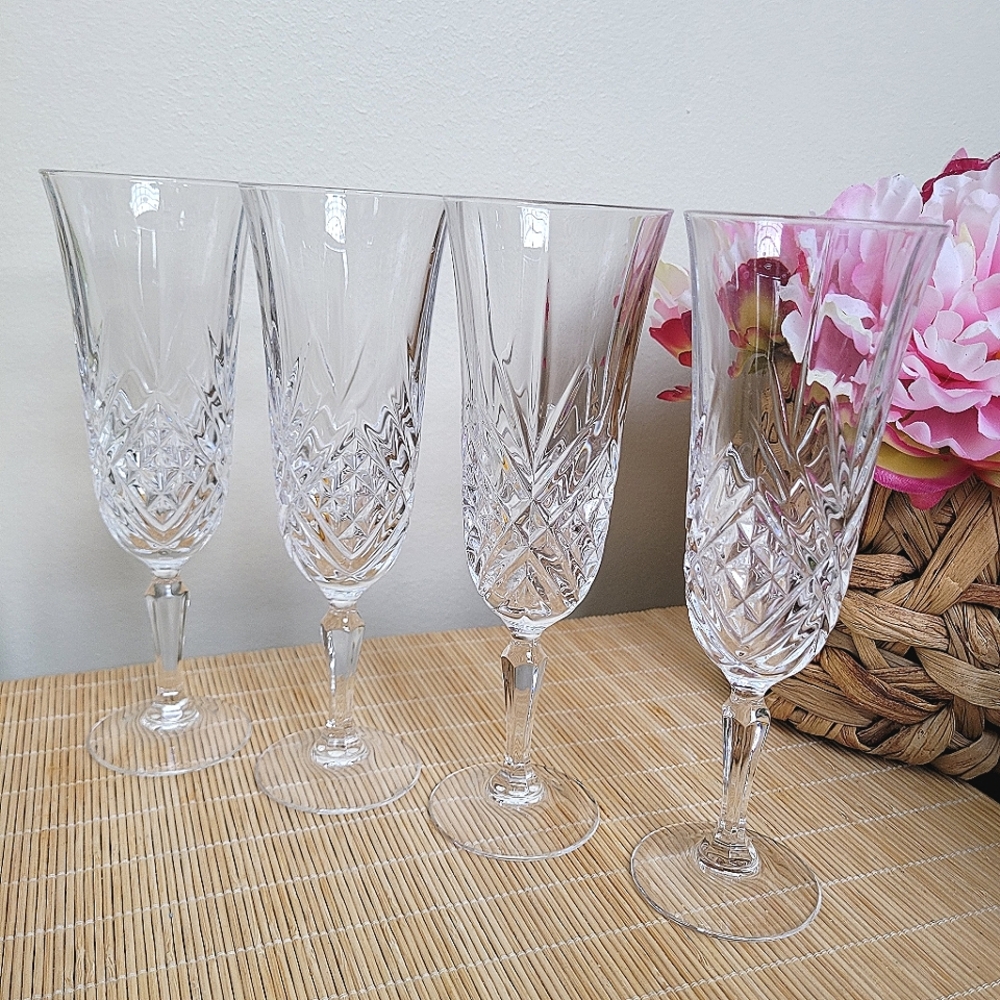 Crystal Champagne Glasses Set of 4 *NWT*
